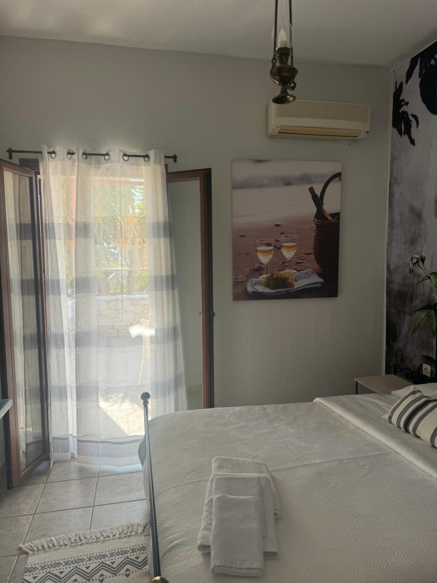 Néon Oítilon Lithos By The Sea B&B 외부 사진